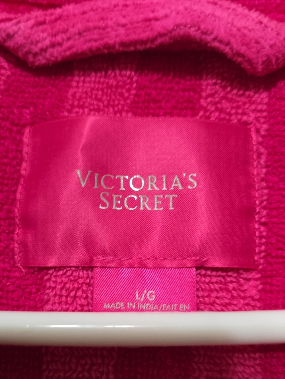 Victoria's Secret Hot Pink Plush Robe Label Detail - Picture 7 of 8
